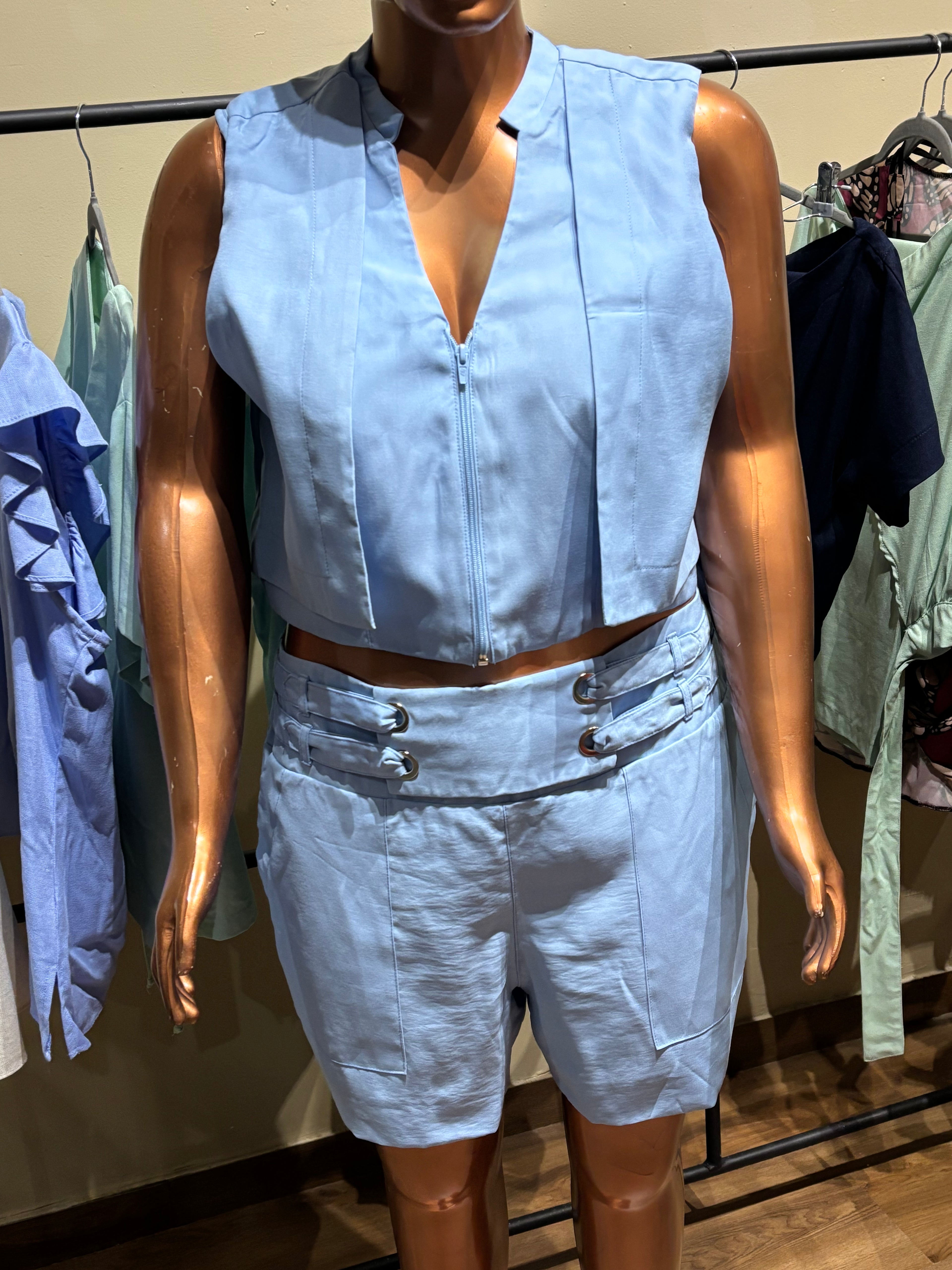 Conjunto de short com ilhós e croppet